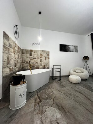 Dusche, Haartrockner, Bidet, Handtücher