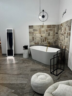 Dusche, Haartrockner, Bidet, Handtücher