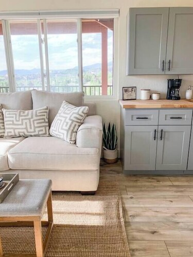 Scenic Mountainside Studio