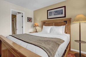 1 bedroom, iron/ironing board, WiFi, bed sheets - Gondola Village Chalet (Steamboat Springs)
