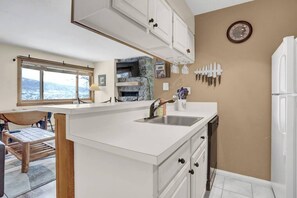 Fridge, microwave, oven, stovetop - Gondola Village Chalet (Steamboat Springs)