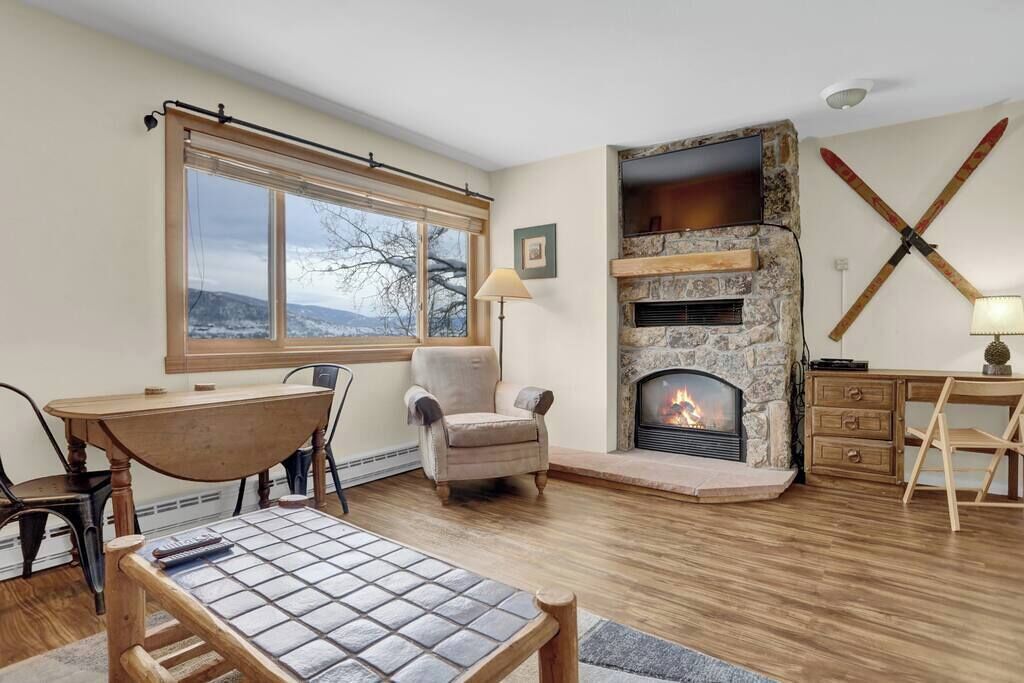 TV, fireplace, offices