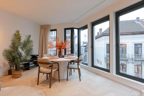 2 bedrooms, Internet