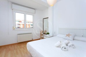 3 bedrooms, iron/ironing board, WiFi, bed sheets - confirmación 1 (Barcelona)