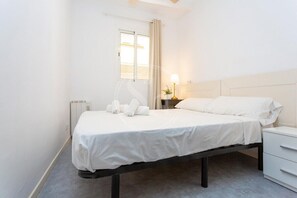 1 bedroom, iron/ironing board, WiFi, bed sheets - Cómodo estudio en Gracia (Barcelona)