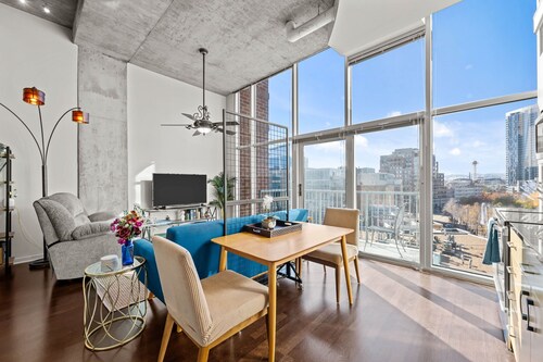 New! Executive Downtown Denver Condo - Amazing Views - Gym - Dog Friendly
