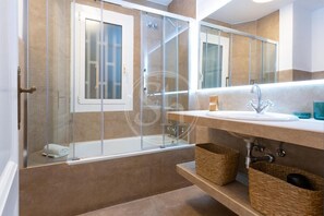 Hair dryer, towels - Apartment near the Sagrada Familia (Barcelona)