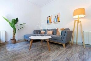 TV - Apartment near the Sagrada Familia (Barcelona)