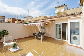 Outdoor dining - Nice apartment in Guinardo (Barcelona)