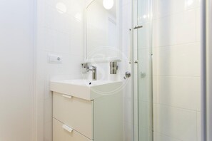 Hair dryer, towels - Nice apartment in Guinardo (Barcelona)