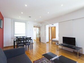 TV - Paseo de Gracia Apartment (Barcelona)