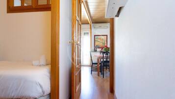 2 slaapkamers, een strijkplank/strijkijzer, wifi, beddengoed