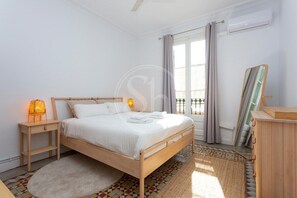 2 Schlafzimmer, Schreibtisch, Bügeleisen/Bügelbrett, WLAN