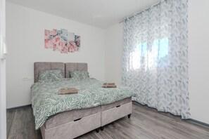 Comfort Villa | 4 bedrooms, iron/ironing board, free WiFi, bed sheets