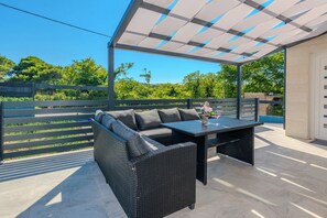 Comfort Villa | Terrace/patio