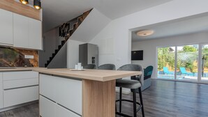 Comfort Villa | Private kitchen | Full-size fridge, microwave, oven, stovetop - Villa Tonina (Vir)