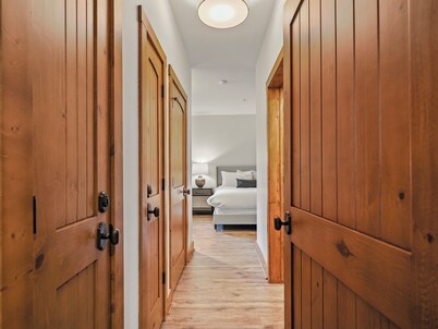 2 BR | Creekside Condo | Ski In/Ski Out | Hot Tub | Sleeps 8 | Pet Friendly