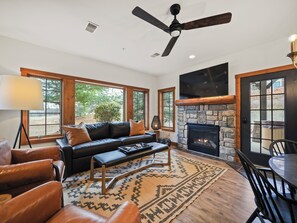 スマートテレビ、暖炉