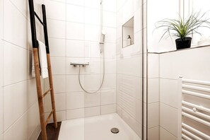 Haartrockner, Seife, Shampoo, Toilettenpapier