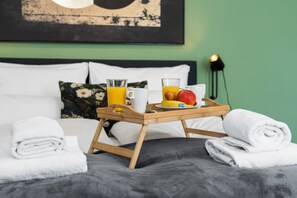 1 Schlafzimmer, Schreibtisch, Bügeleisen/Bügelbrett, Reisekinderbett