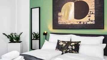 1 Schlafzimmer, Schreibtisch, Bügeleisen/Bügelbrett, Reisekinderbett