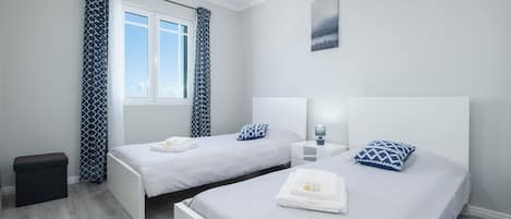 3 bedrooms, iron/ironing board, WiFi, bed sheets