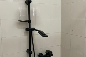 淋浴設備、風筒、提供毛巾、番梘