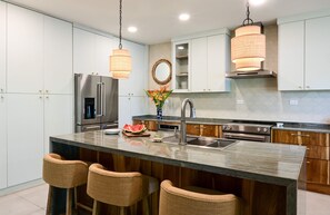 House, 6 Bedrooms | Dapur peribadi | Peti sejuk, ketuhar, pembancuh kopi/teh, pembakar roti