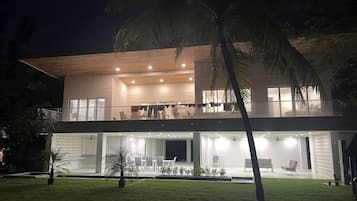 Rumah, 6 kamar tidur | Teras/patio