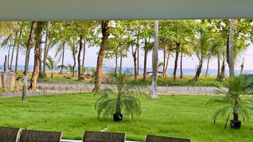 House, 6 Bedrooms | Property grounds