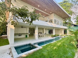 House, 6 Bedrooms | Kolam renang