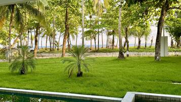 House, 6 Bedrooms | Property grounds