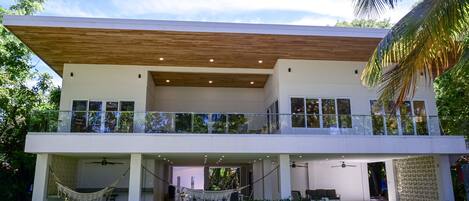House, 6 Bedrooms | Exterior