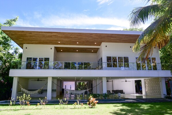 House, 6 Bedrooms | Exterior