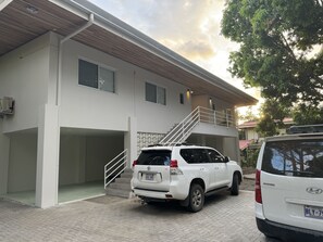 House, 6 Bedrooms | Exterior