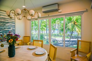 House, 6 Bedrooms | Tempat makan