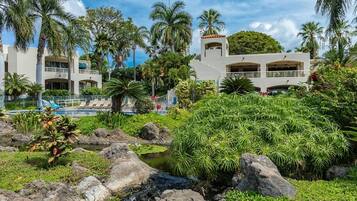 Condo, 2 Bedrooms | Property grounds