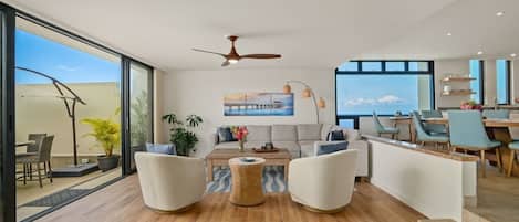 Apartamento, 2 habitaciones | Zona de estar | Una Smart TV