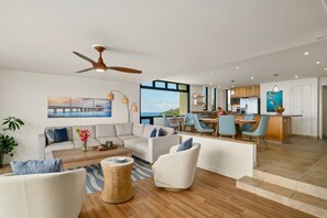 Condo, 2 quartos | Área de estar | Smart TV