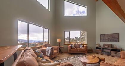 Quinn Creek Chalet-Great home to relax with family & enjoy the views!