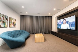 Fernseher, Kamin, DVD-Player, Stereoanlage
