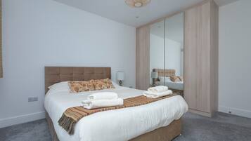 3 bedrooms, iron/ironing board, Internet, bed sheets