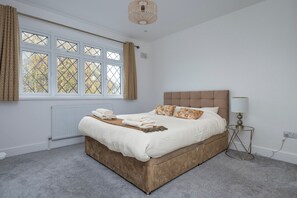 3 habitaciones, tabla de planchar con plancha y acceso a internet 