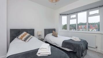 3 bedrooms, iron/ironing board, Internet, bed sheets