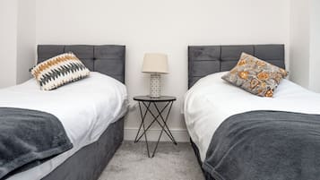 3 bedrooms, iron/ironing board, internet, bed sheets