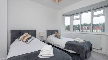 3 bedrooms, iron/ironing board, Internet, bed sheets