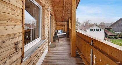 Schloss-, See- und Bergblick