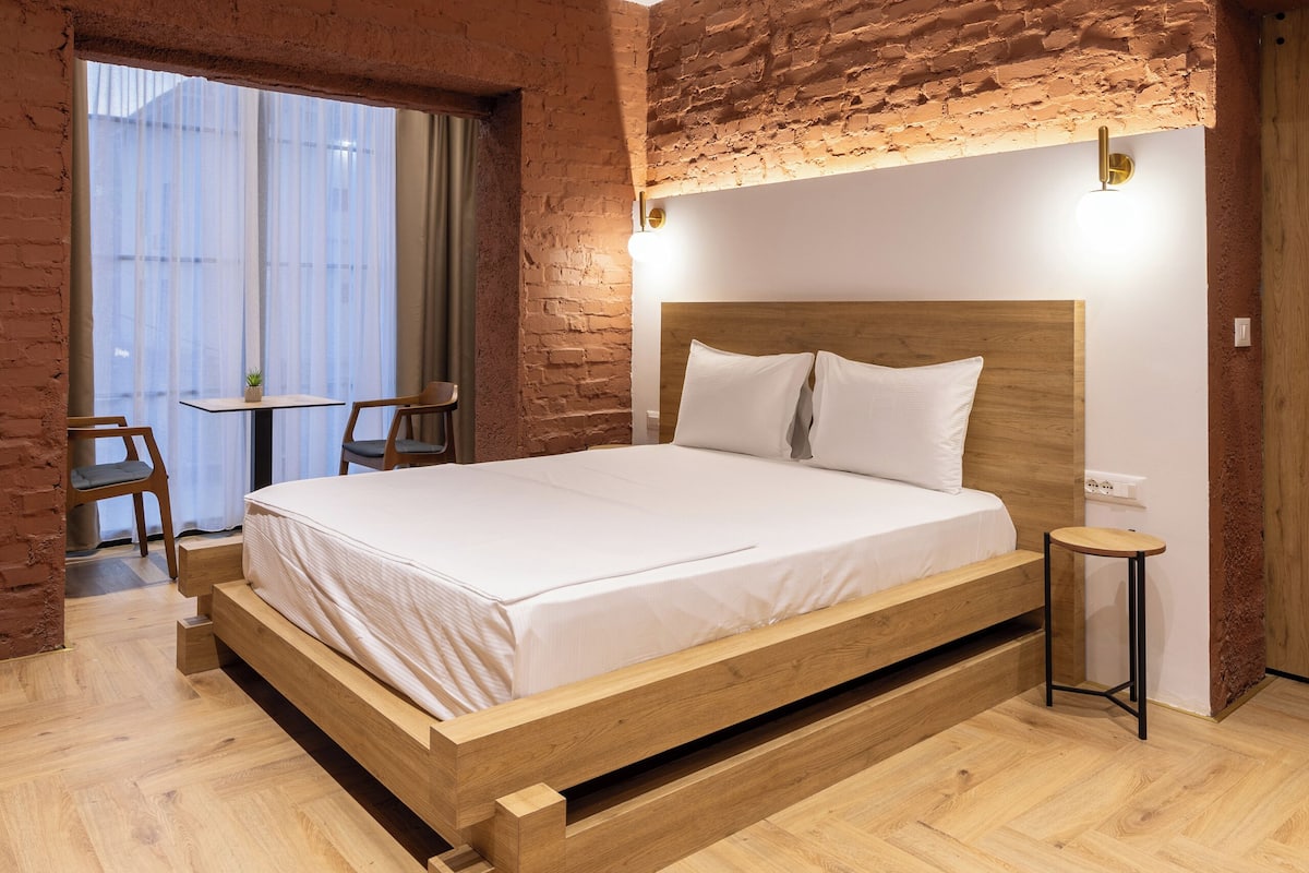 Standard Apartment 102, Kitchen | 1 bedroom, hypo-allergenic bedding, blackout drapes, soundproofing