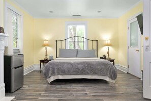 5 bedrooms, WiFi, bed sheets