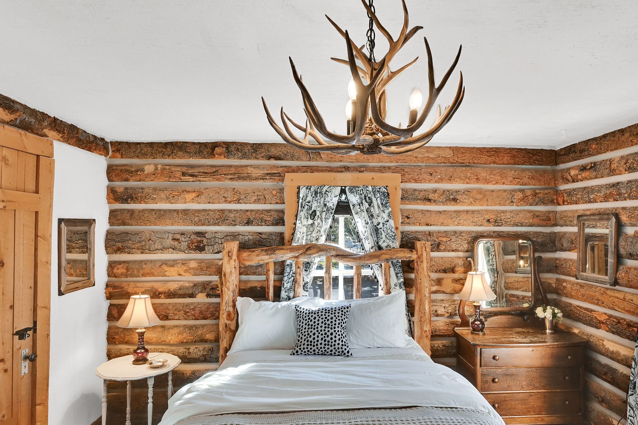 5 bedrooms, WiFi, bed sheets